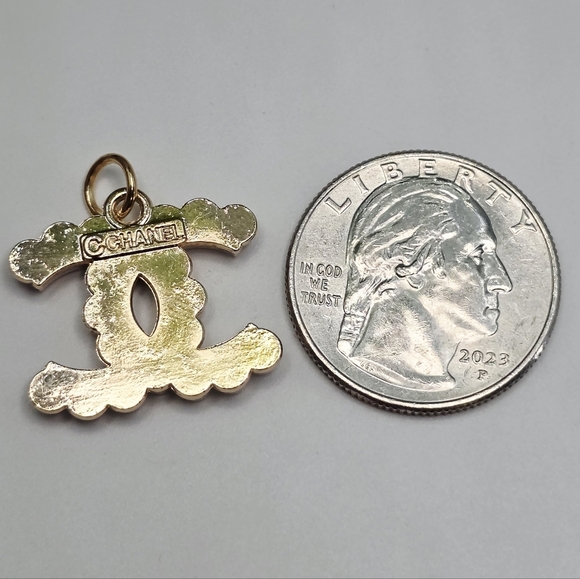 CHANEL Blue Gemstone Pendant - Picture 4 of 4